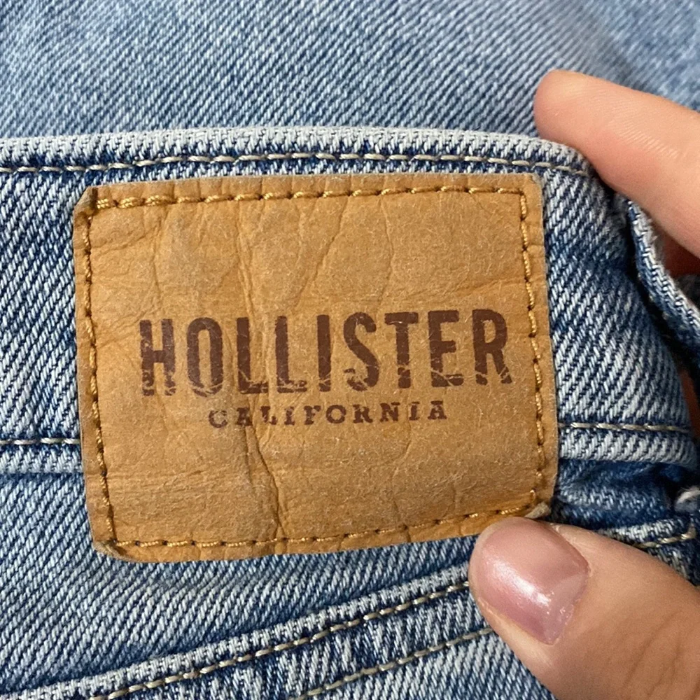 Hollister ultra high-rise mom jeans vintage stretch front flap pockets size 00